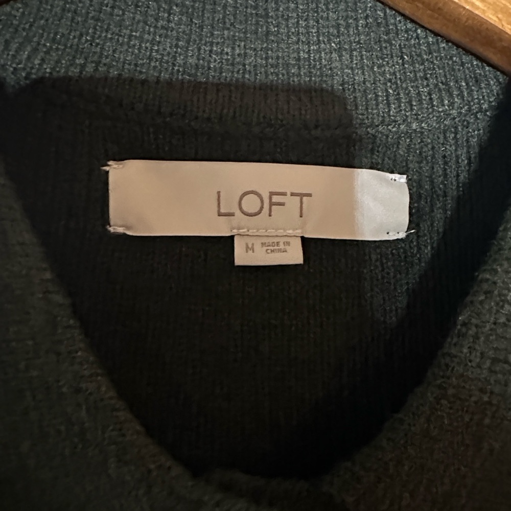 LOFT Olive Sweater‎ - Picture 2 of 4